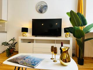 Luxury 4-Bedroom Apartment in Centre - Self-check in & fast WiFi - Varsavia - 8