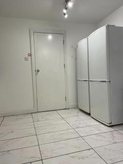 Cosy bedroom with private bathroom ensuite in London Canary Wharf E14 only 1 stop to Excel and O2 for short or long let in London Canary Wharf, less than an hour from Heathrow, Stansted and Gatwick airport - Londra - 4