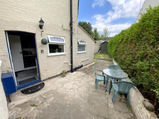 Apartment with a Private Garden and Modern kitchen - Aylesbury - 3