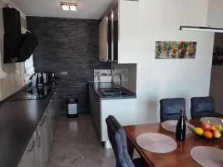 Apartments with parking space Dugi Rat, Omis - 23115 - Dugi Rat - 2