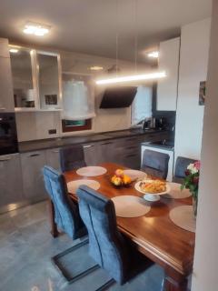 Apartments with parking space Dugi Rat, Omis - 23115 - Dugi Rat - 1