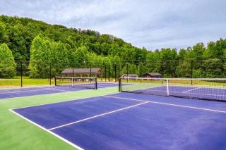 Painted Sky, Pickleball Court, Creek, WIFI, Mountain Views, Starting at 79" - Cosby - 8
