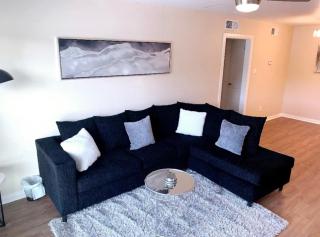 Mid-town, Resort Amenities, Luxury Pool & Lounge - Houston - 8