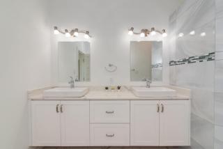 Luxurious 4 Bedroom Home on Seven Mile Corridor in the Heart of Cayman with a Private Pool - 4