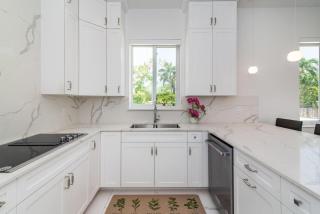 Luxurious 4 Bedroom Home on Seven Mile Corridor in the Heart of Cayman with a Private Pool - 7