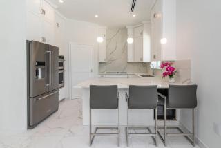 Luxurious 4 Bedroom Home on Seven Mile Corridor in the Heart of Cayman with a Private Pool - 5