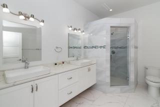 Luxurious 4 Bedroom Home on Seven Mile Corridor in the Heart of Cayman with a Private Pool - 9