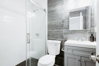 Modern 2 Bedroom Apartment Steps from Central Park! - New York - 2
