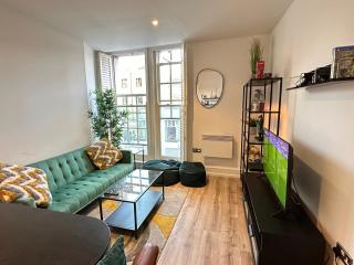 Cosy High Street Apartment 30 seconds from station - Londra - 9