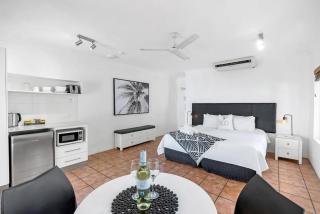 Ocean Outlook - Absolute Beachfront Studio - 7