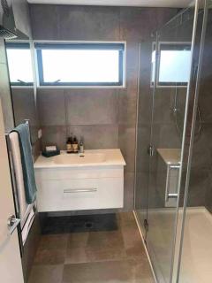 New State Of The Art Sunny Warm free Park - 2