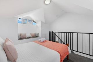 The Loft - Trendy Coastal Charm with Pool - Cairns - 1