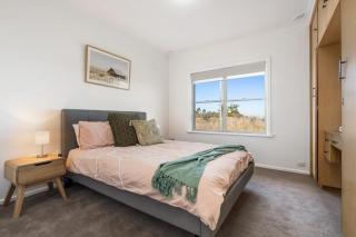 Panoramic Views on Pinnacle - 3 Bedroom Farm Stay - Canobolas - 7