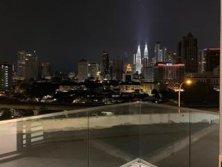 KLCC view luxury suites & KLCC view sky pool at Regalia Residence - 1