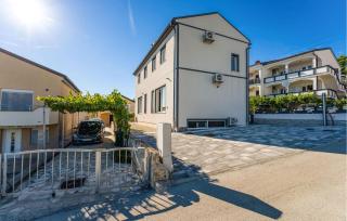 Stunning Apartment In Rtina With Wifi - Rtina - 1
