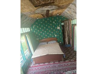 Houseboat Air Queen, Srinagar - Srinagar - 7