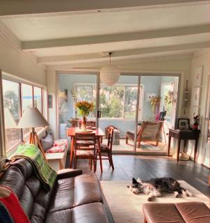 Wylah Cottage for a Peaceful Bruny Island Escape with Water Views, Fireplace & Wallabies - Simpsons Bay - 8