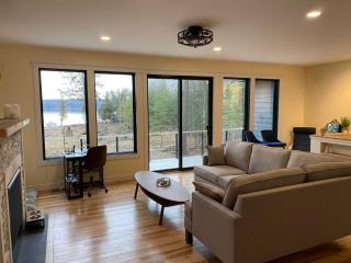 Torch Lake Blue 4BDR Beachfront House ➠ 2364 - 5