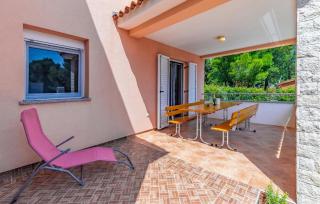 Gorgeous Home In Liznjan With Kitchen - 4