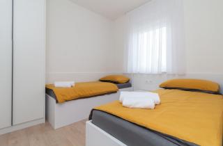 Modern luxury apartment Karla with pool, near the beach - by Tourist Agency Leut - Privlaka - 6