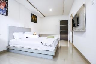White Blue House - Private Room, Shared Pool and Kitchen - 8 - Ubud - 3