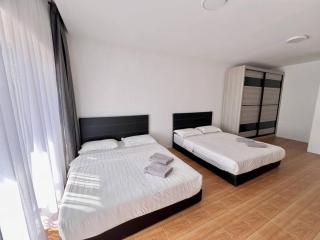 PENTHOUSE MARINA COURT VACATION HOME 5 BEDROOMS KOTA KINABALU 15pax - 0