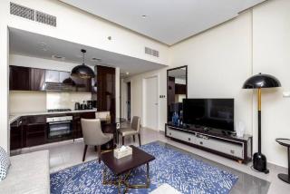 Modern with Stunning City View in Damac Majestine - Dubai - 7