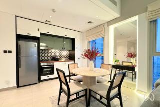 Oraya - Apt. With Skyline and Garden View Along With City - Dubai - 2