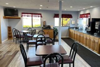 Super 8 by Wyndham Altoona - 1