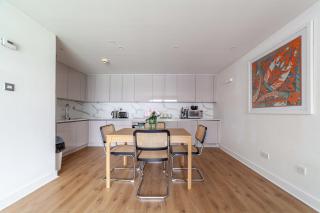 A Stylish Newly Refurbished Flat with City Access - Londra - 5