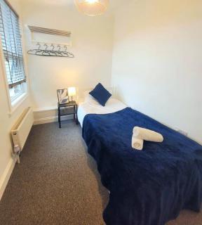 3-Bed, Sleeps 6, 1 Bath, Parking, WiFi - Halstead - 5