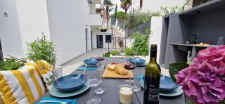 Private fenced garden with BBQ area minutes from the beach - Urban Secret Kantrida - 2