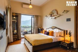 StayVista's Ashwamedha Manor - Mountain-Side Luxury Retreat with Outdoor Pool, Jacuzzi, Spa & Steam Room, and Indoor Activities - 1