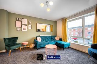 Cosy 4-Bed House, Garden, Free Parking & WiFi - Manchester - 0