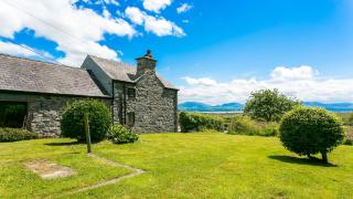 Maes y Ceirchdir - Newborough - 9