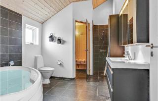 Four-Bedroom Holiday Home With A Fireplace In Bogense - Bogense - 5