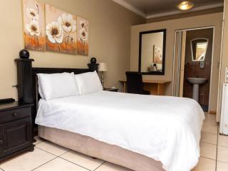 Ikhutse Manor Guesthouse - Mahikeng - 4
