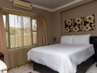 Ikhutse Manor Guesthouse - Mahikeng - 1