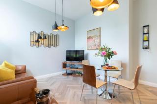 Elliot Oliver - Stylish 2 Bedroom Town Centre Apartment - Cheltenham - 1