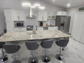 Modern Saltwater Front Home with A Private Pool - Cape Coral - 9
