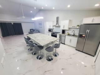 Modern Saltwater Front Home with A Private Pool - Cape Coral - 4