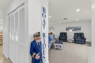 Blackmore Beach House I Beach Retreat in Tigertail - 9