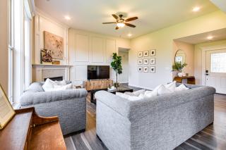 Steps to Park Quiet Home with Yard in Columbia - Columbia - 7