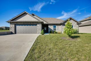 Steps to Park Quiet Home with Yard in Columbia - Columbia - 8