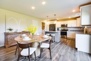 Steps to Park Quiet Home with Yard in Columbia - Columbia - 4