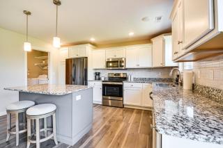 Steps to Park Quiet Home with Yard in Columbia - Columbia - 3