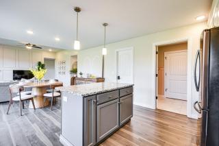 Steps to Park Quiet Home with Yard in Columbia - Columbia - 2