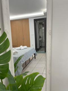 SKG Retreat Emerald - 5min from Metro & Seafront - 1