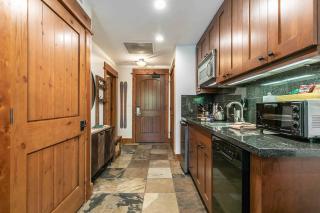 Catamount Lodge 105 by East West Hospitality - Truckee - 9
