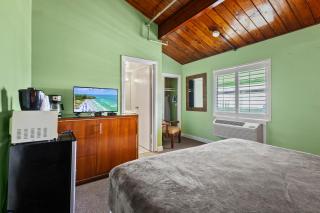 Oceanfront Inn, Standard Room, King Bed, Town View, #10 - Fort Pierce - 2